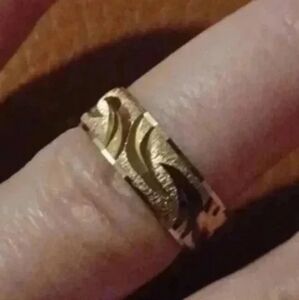 💙🌹New yellow tone wedding band